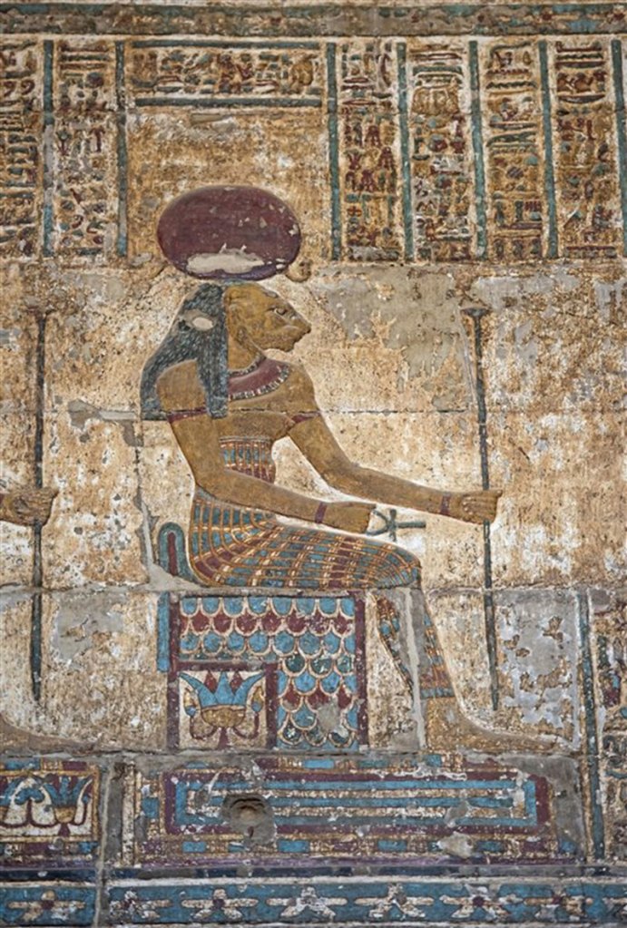 Questa immagine ha l'attributo alt vuoto; il nome del file è rilievo-a-colori-che-rappresenta-la-dea-leonessa-sekhmet-tempio-di-khnum-a-esna_45f58043_800x1185.jpg
